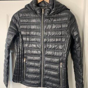 Calvin Klein Women’s Black Puffer Jacket – Size medium – Hooded, Logo Sleeve.